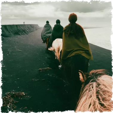 Horseback special tour to the Black Sand Beach