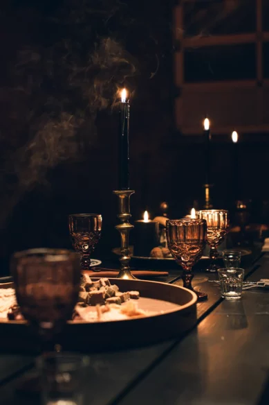 The atmosphere is magical with candlelight and prepares you for listening to Icelandic sagas